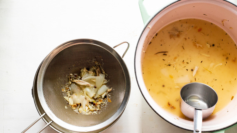 stock pot and mesh strainer