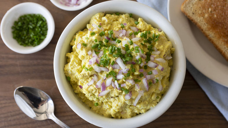 egg salad in bowl