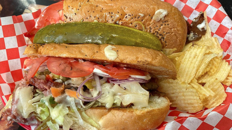 Jim Shoo sandwich with chips