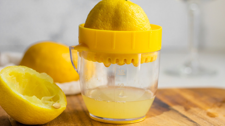 lemon juice in glass 