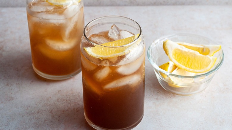 tea in glass with lemon