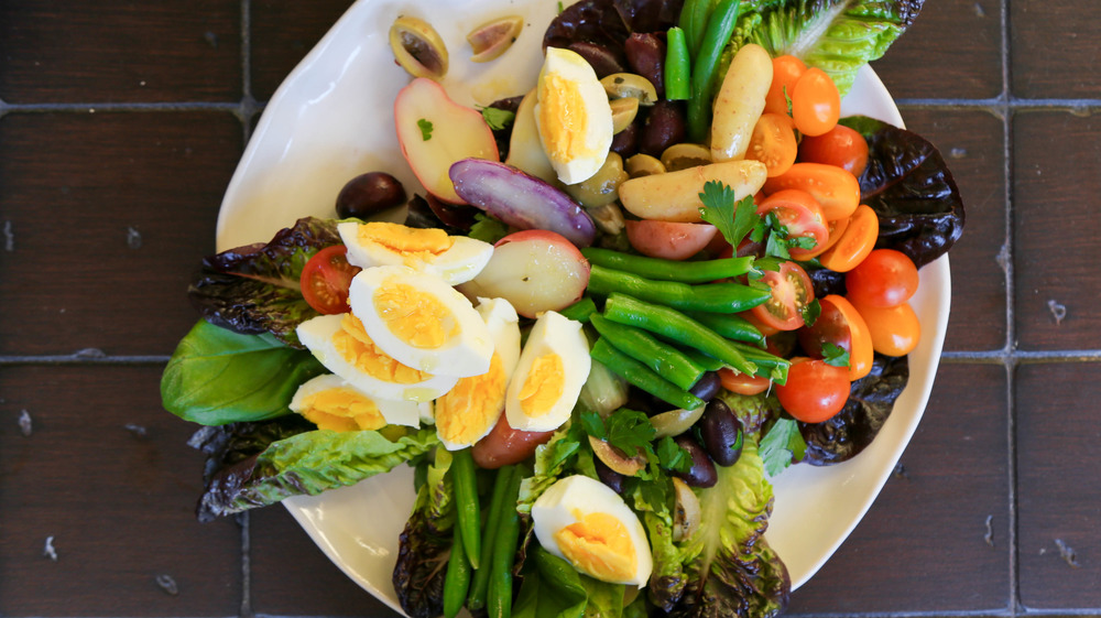  nicoise salad on plate