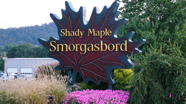 Exterior of Shady Maple Smorgasbord