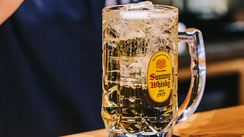 bartender garnishing a highball