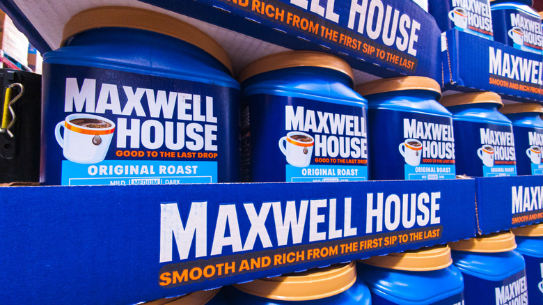Blue Maxwell House coffee canisters in grocery store