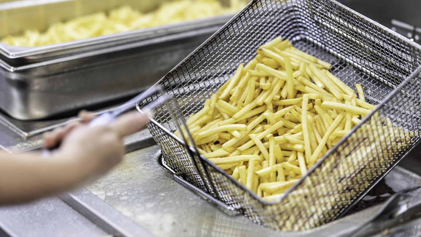Common Myths About Deep Frying Experts Want You To Stop Believing