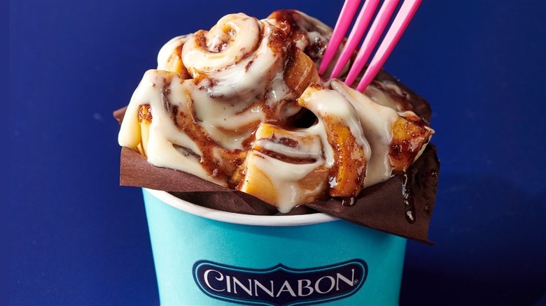 cinnabon center of the roll in cup with pink fork