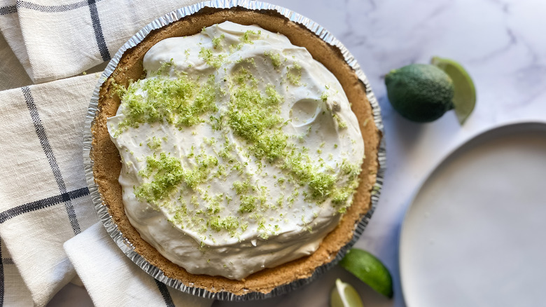 Cream pie with lime zest