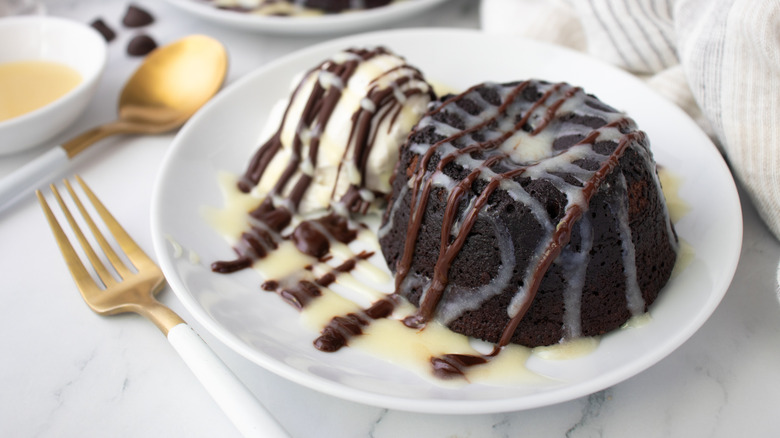 chocolate lava cake with vanilla ice cream