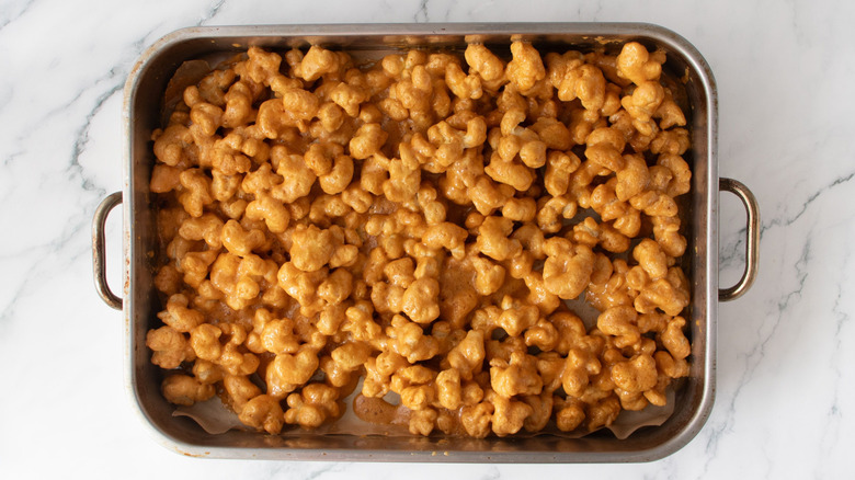 Caramel coated puffcorn in roasting pan