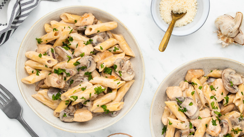 creamy mushroom chicken pasta dish