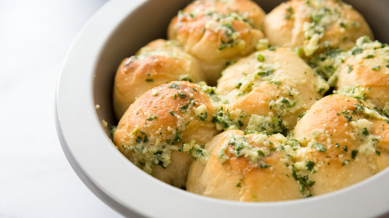 Costco garlic butter dinner rolls in round pan