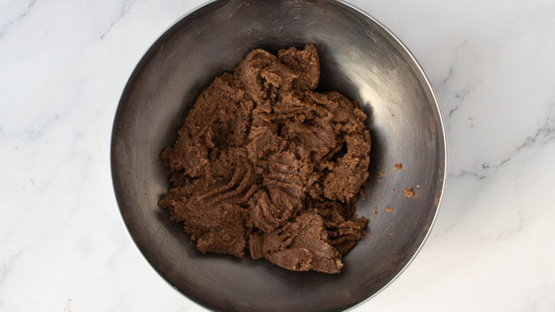 Cinnamon roll filling in bowl