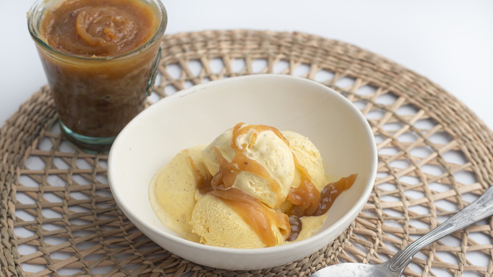 Copycat Friendly's Peanut Butter Ice Cream Sauce Recipe