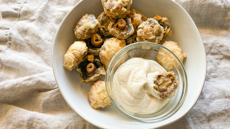 Copycat Logans Roadhouse Fried Mushrooms in a bowl