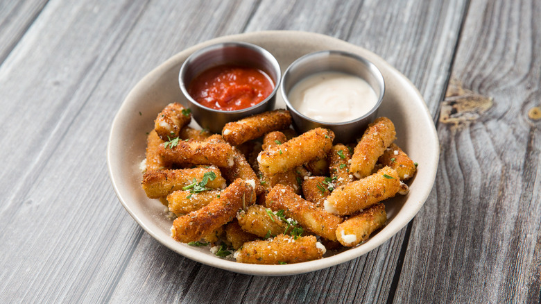 Olive Garden ziti fritta served with dipping sauces
