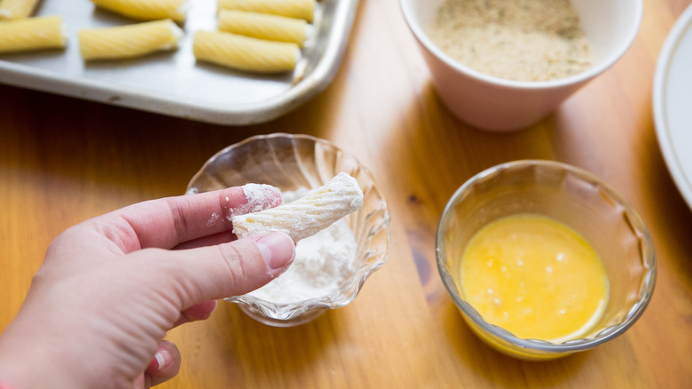 hand holding flour-dipped pasta piece