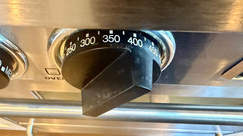 Oven temperature knob turned to 350 F