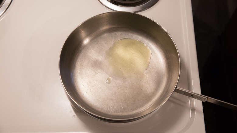 oil heating in metal skillet