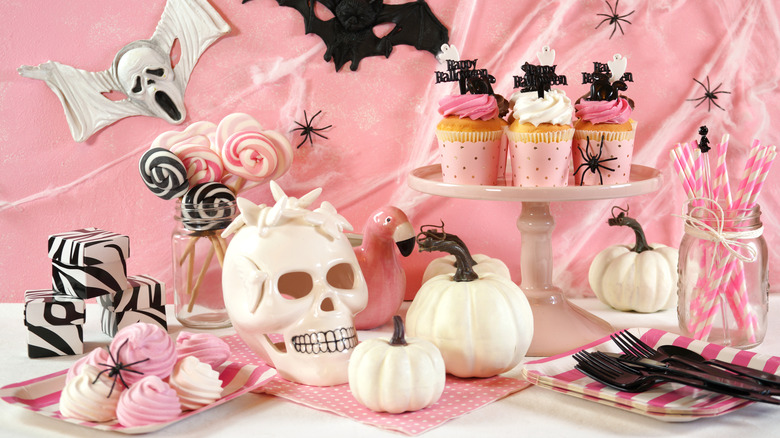 halloween pink table spread