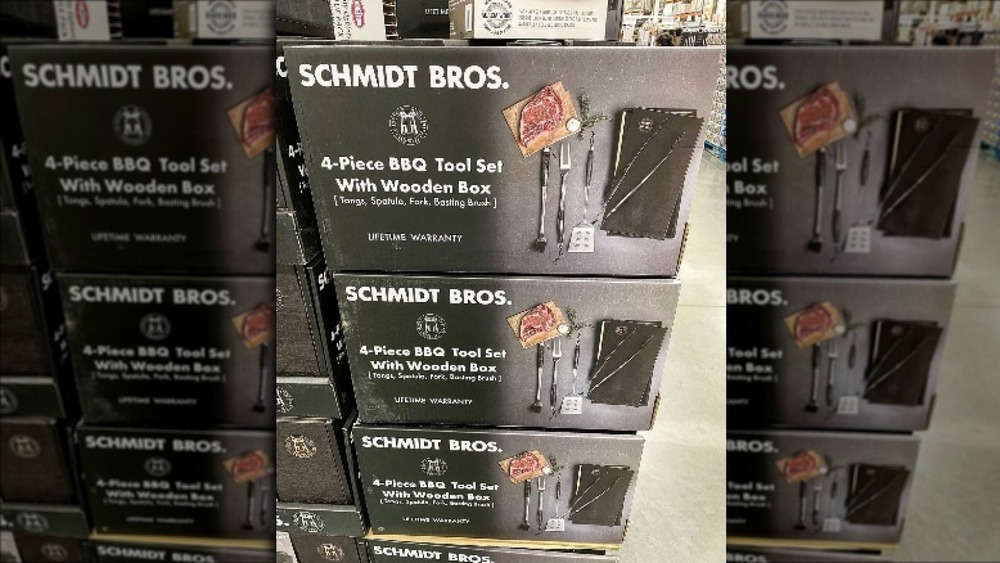 Box of barbecue cooking devices