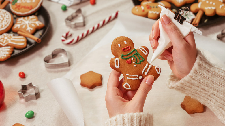 Decorating gingerbread men cookies
