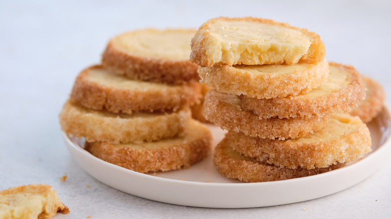 white plate of butter shortbread cookies