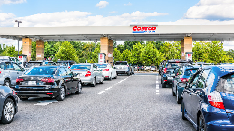 Long lines at the Costco gas pump