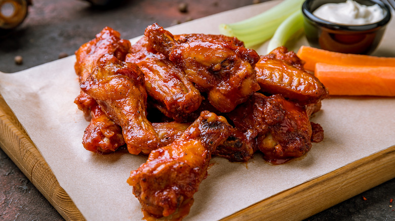 buffalo wings on a platter