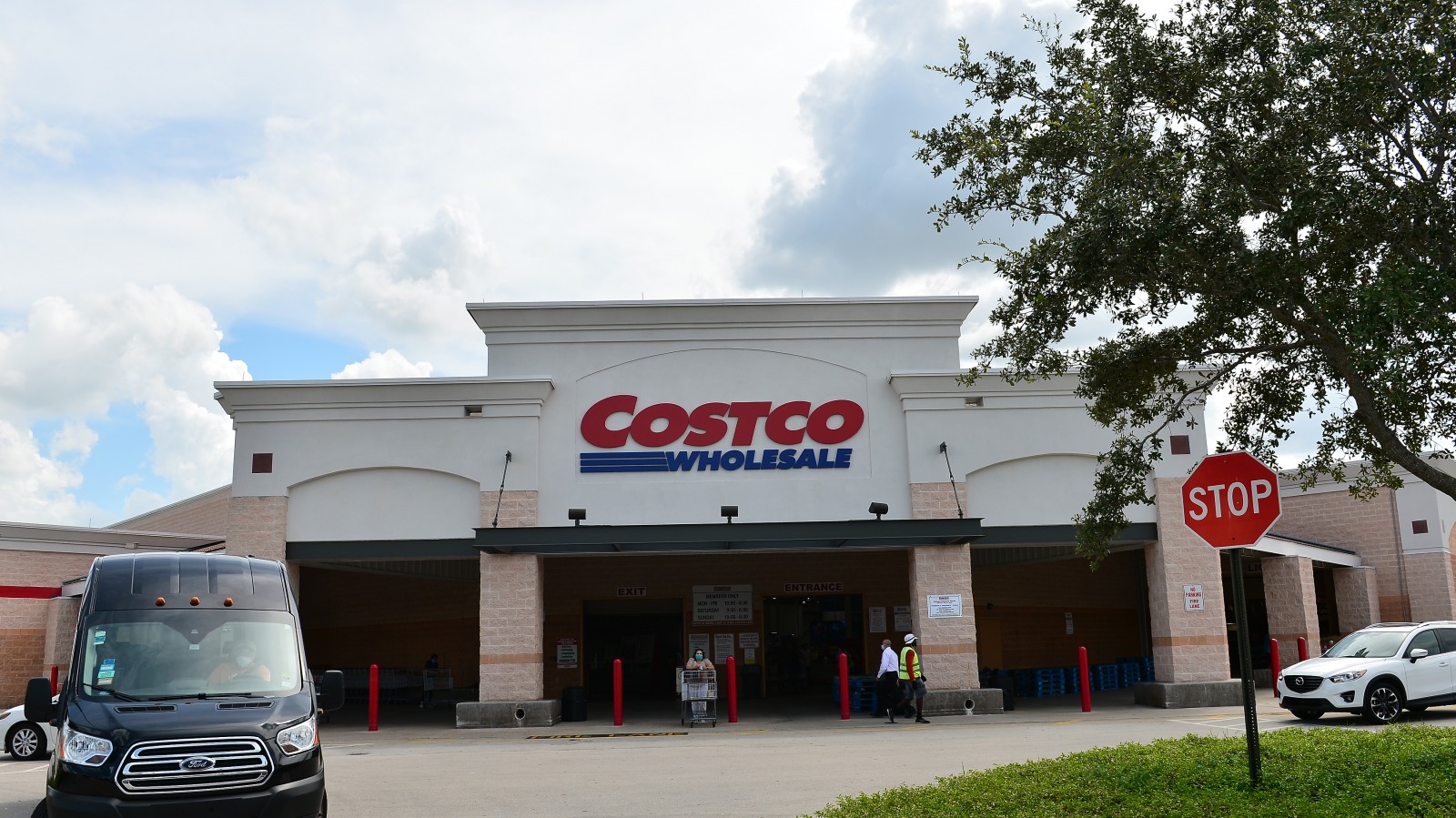 Costco's Boozy Holiday Advent Calendar Has Everyone Talking
