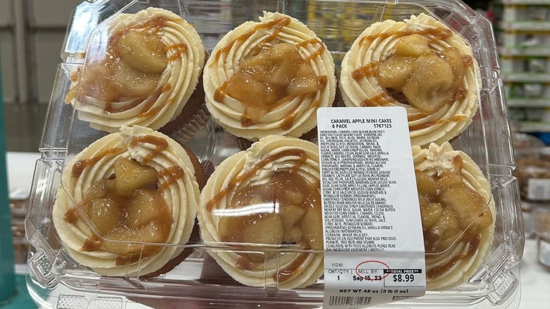 Caramel apple mini cakes