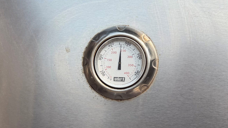 Grill temperature gauge set to 450 F