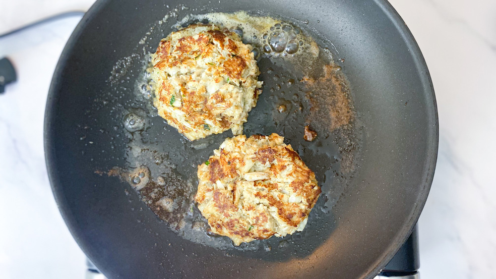 crab cakes in pan
