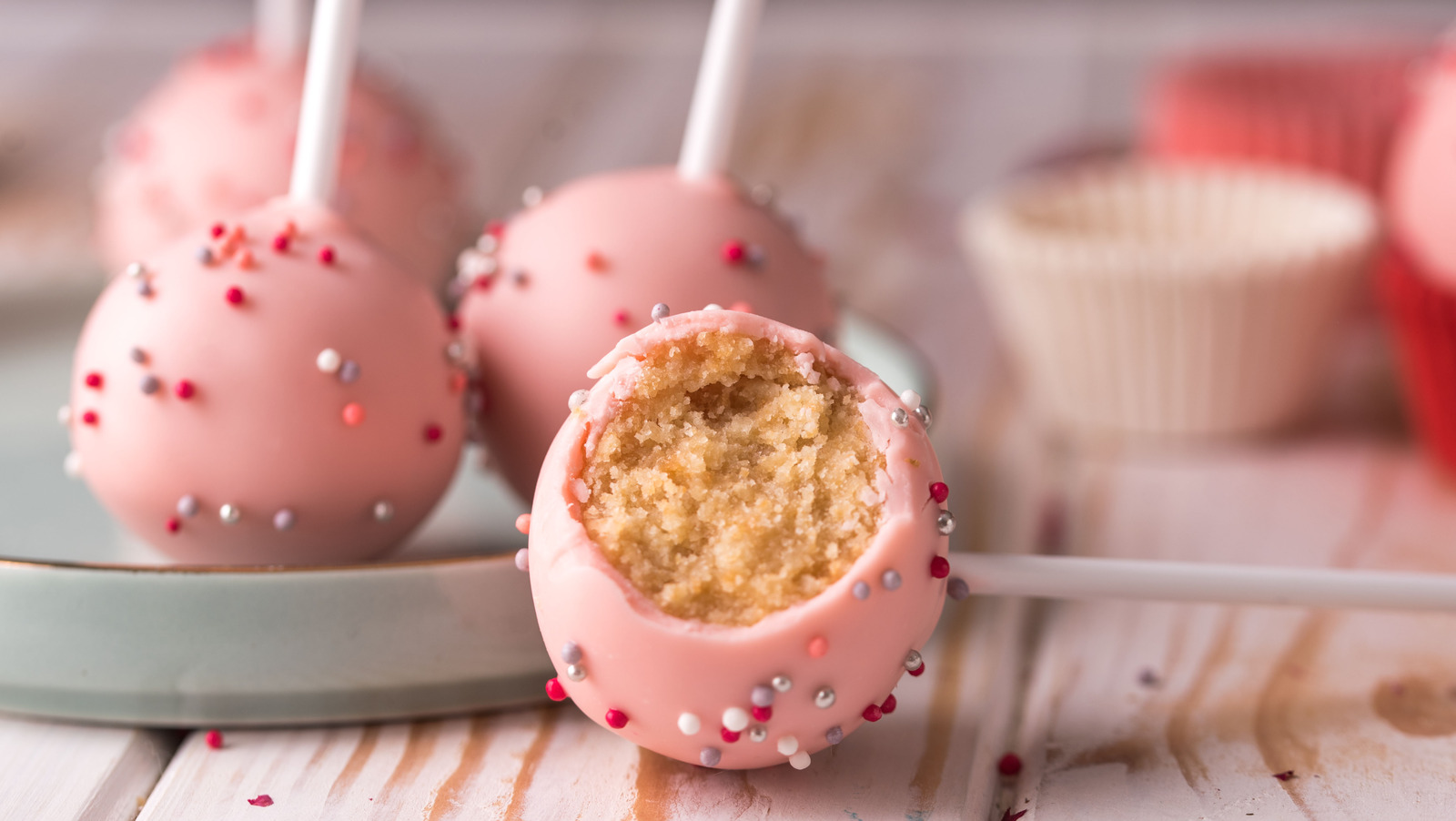 Cracked Cake Pops? Here's The Mistake You're Making