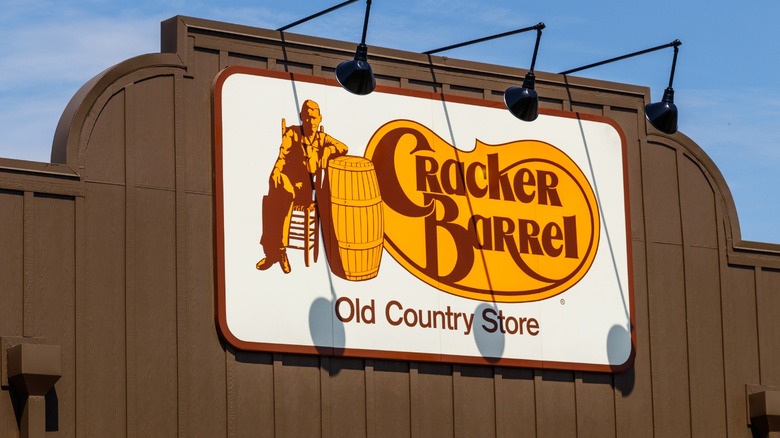 Cracker Barrel restaurant front 