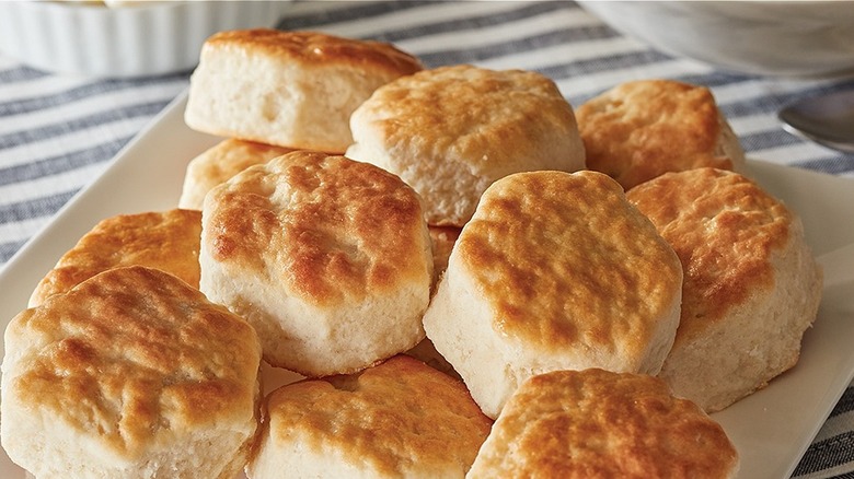 cracker barrel biscuits on plate