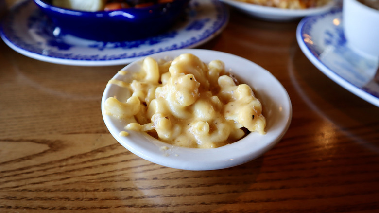 macaroni and cheese in bowl