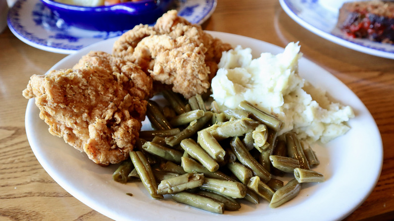 fried chicken with green beans and potatoes