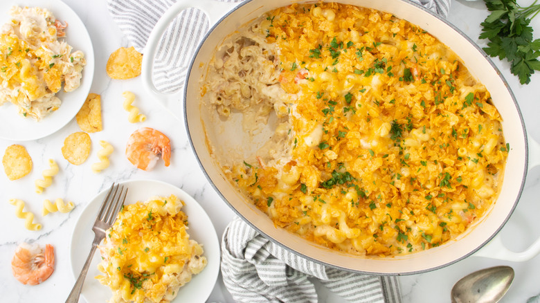 macaroni and cheese with parsley