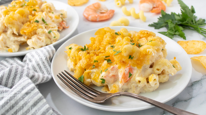 macaroni and cheese with parsley on a white plate