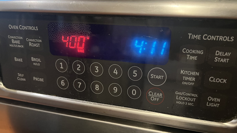 oven temperature gauge reading 400 F