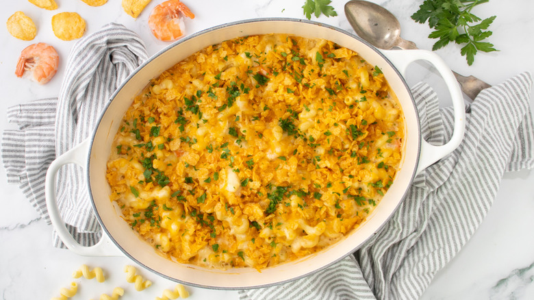 macaroni and cheese with parsley