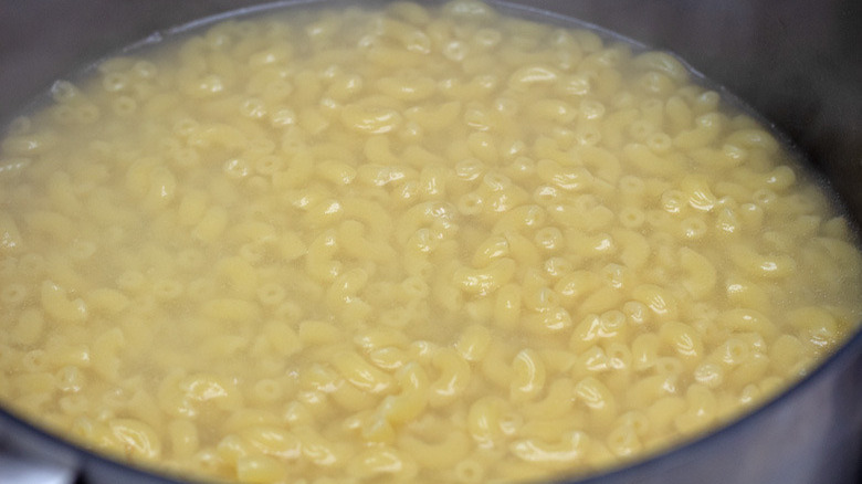 cooking macaroni
