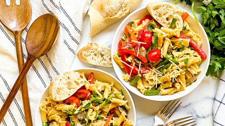 bowls of pasta primavera