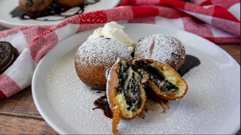 Deep-fried Oreos with powdered sugar on top