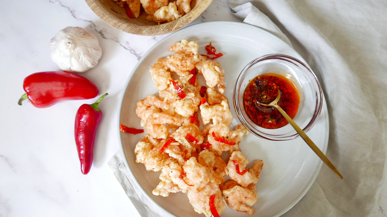 fried shrimp and pepper sauce