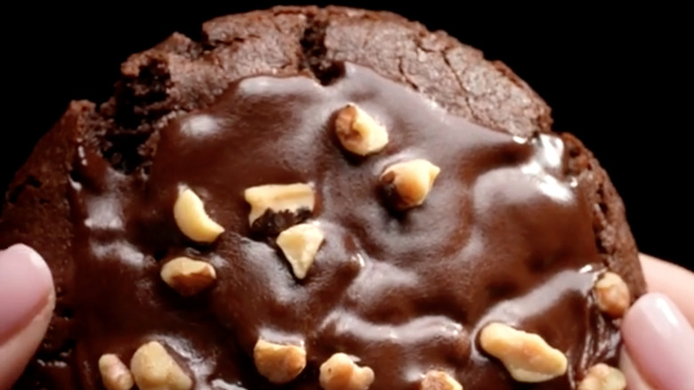 Crumbl fudge brownie cookie