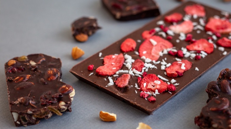chocolate bars with berries