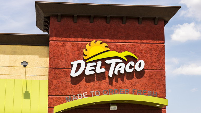 Del Taco shopfront sign