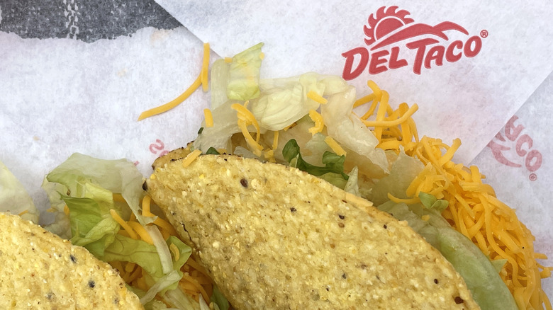 2 del taco tacos with lettuce and cheese